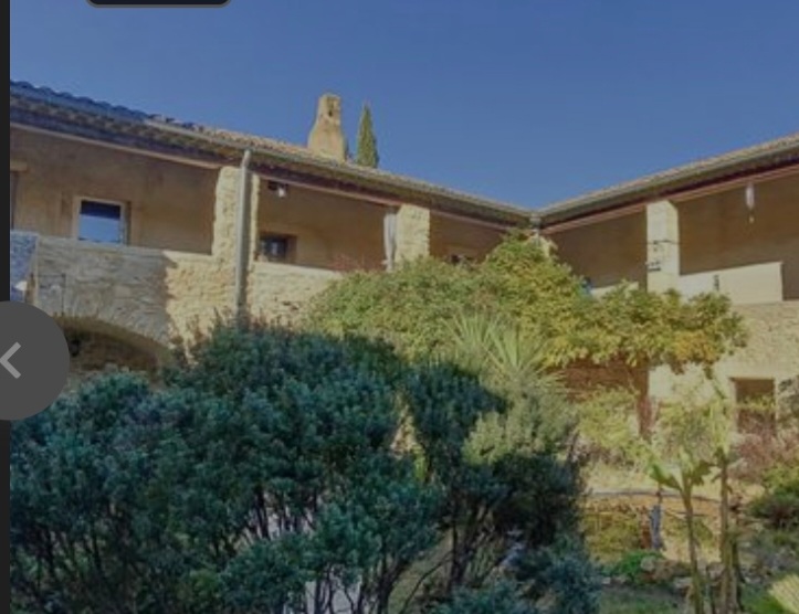 la cour et la galerie